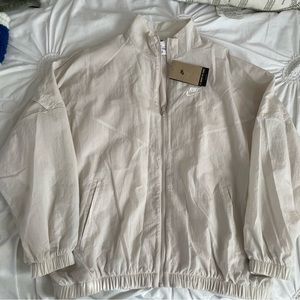 NWT Nike Sportswear Essential Windrunner